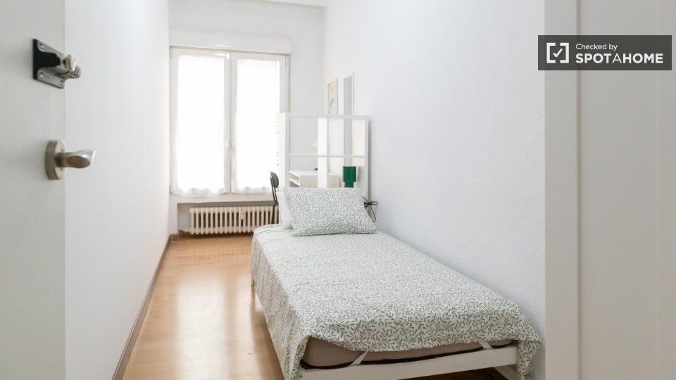 Double room Madrid, 6 beds, 116m² — photo 16
