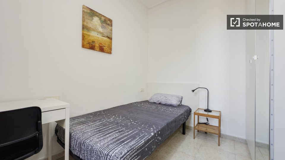 Double room Barcelona, 2 beds — photo 23