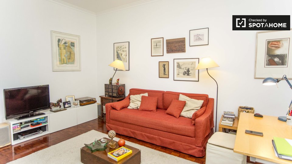 Double room Lisbon, 3 beds, 80m² — photo 6