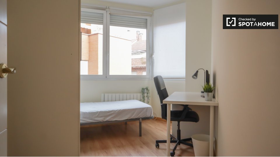 Double room Madrid, 2 beds — photo 8
