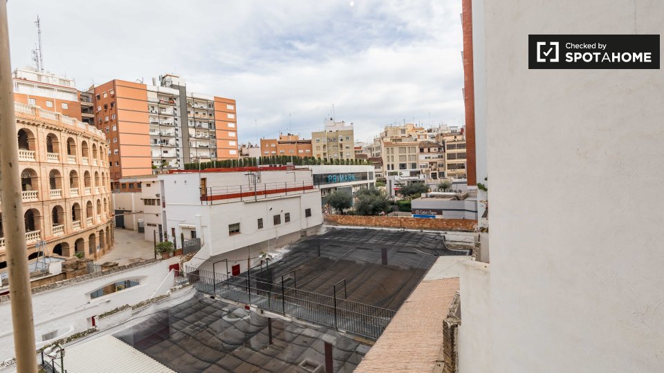 Double room Valencia, 6 beds, 100m² — photo 8