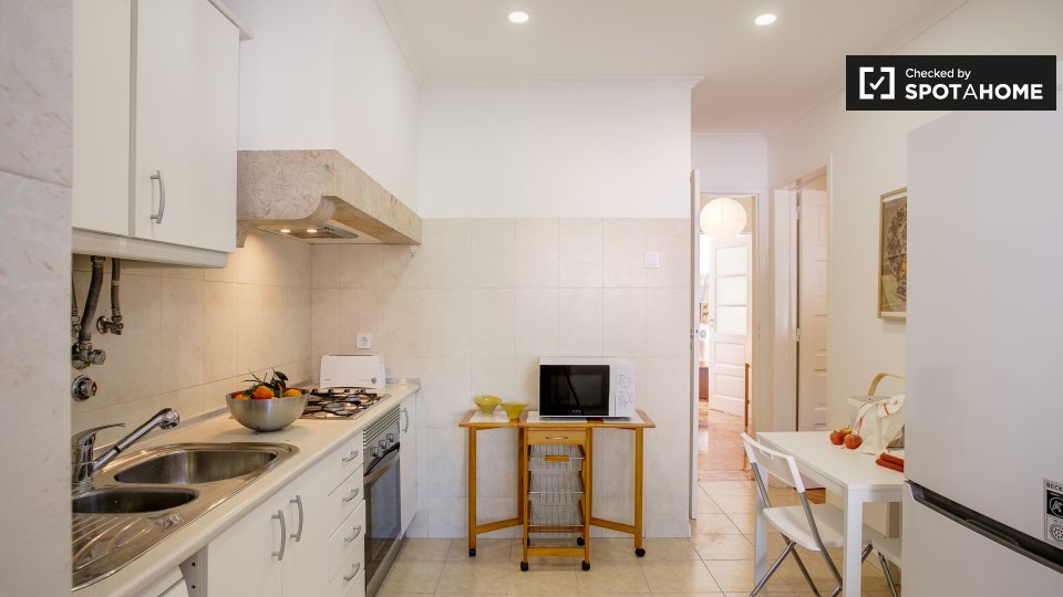 Double room Lisbon, 4 beds — photo 18
