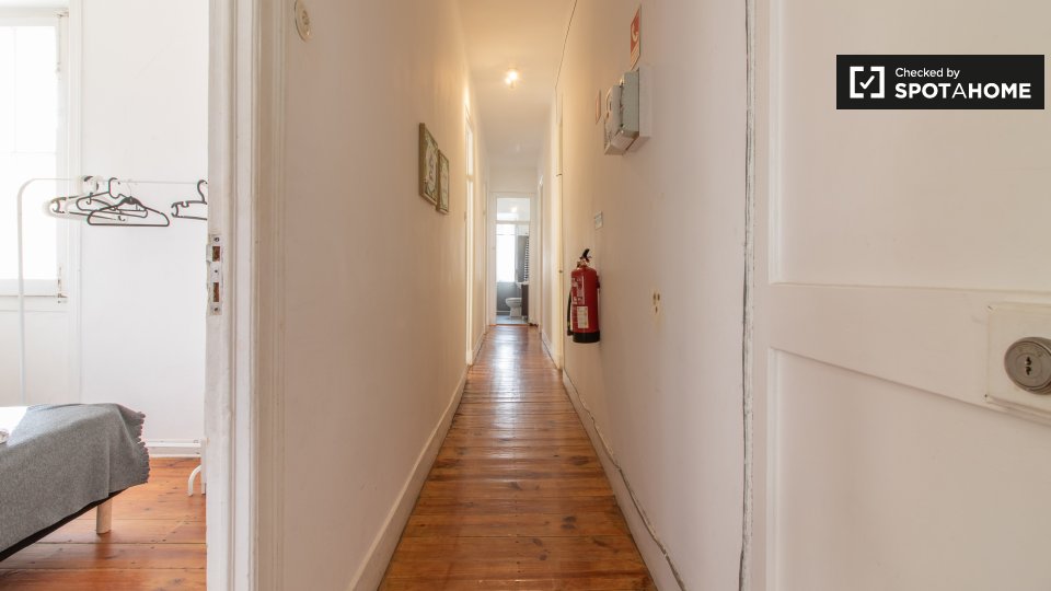 Double room Lisbon, 5 beds, 90m² — photo 11