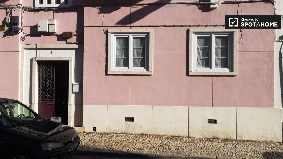 Double room Lisbon, 3 beds, 150m² — photo 19