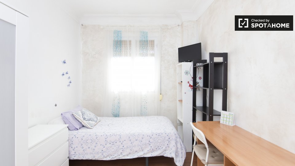 Double room Madrid, 3 beds, 72m² — photo 4