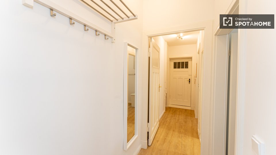 Double room Berlin, 2 beds, 36m² — photo 3