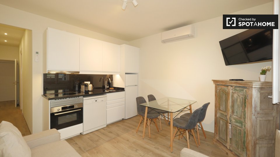 Apartment Barcelona, 1 bed, 40m² — photo 1