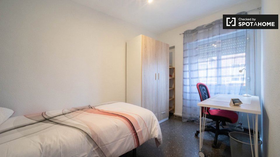 Double room Madrid, 4 beds, 86m² — photo 2