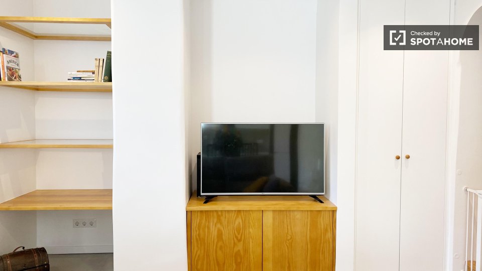 Apartment Lisbon, 2 beds, 117m² — photo 15