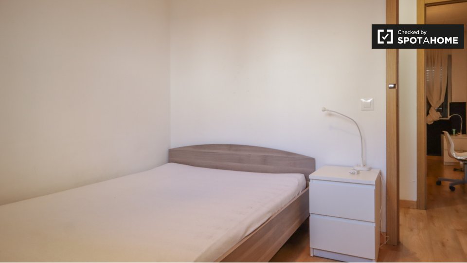 Double room Madrid, 7 beds, 160m² — photo 2
