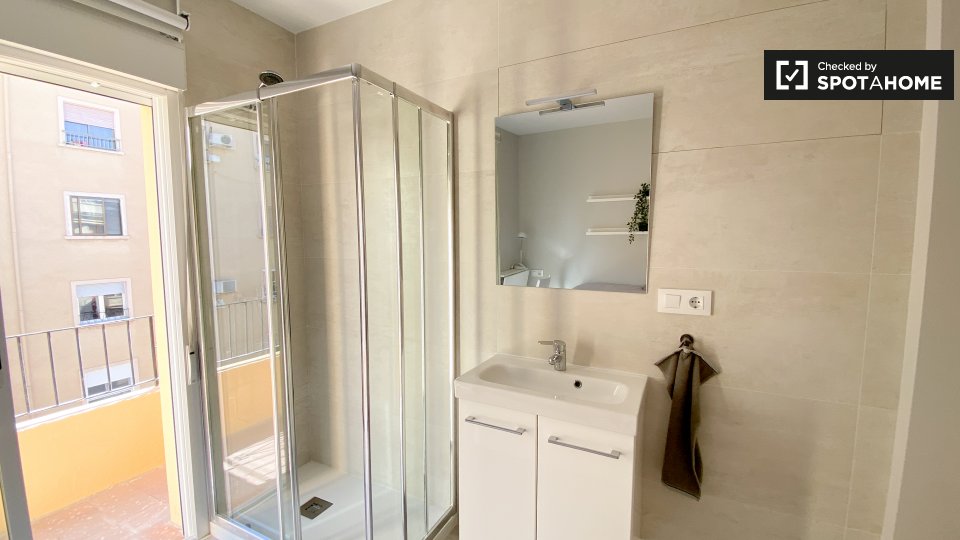 Double room Valencia, 3 beds — photo 4
