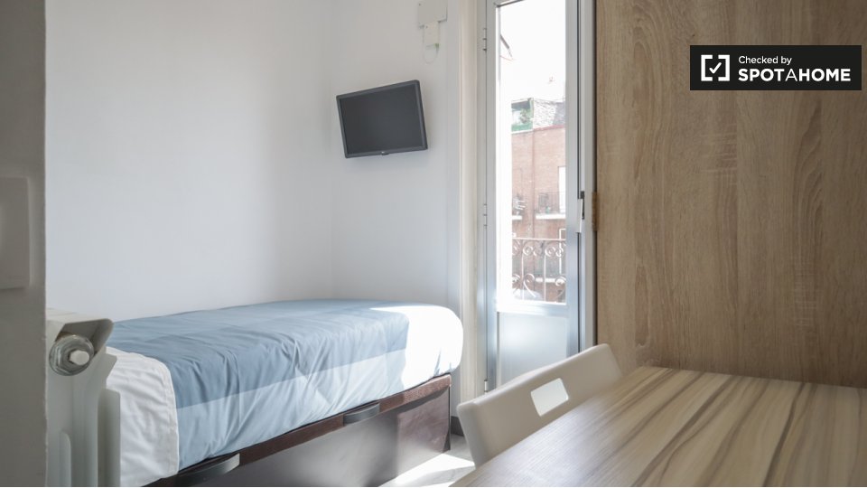 Double room Madrid, 5 beds — photo 9