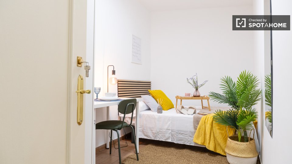 Double room Madrid, 5 beds — photo 18