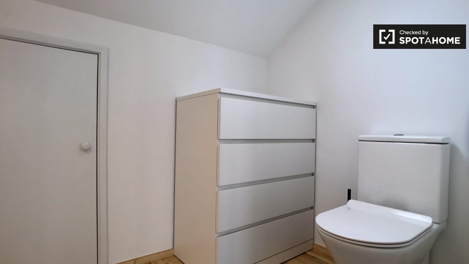 Apartment Lisbon, 3 beds, 100m² — photo 17