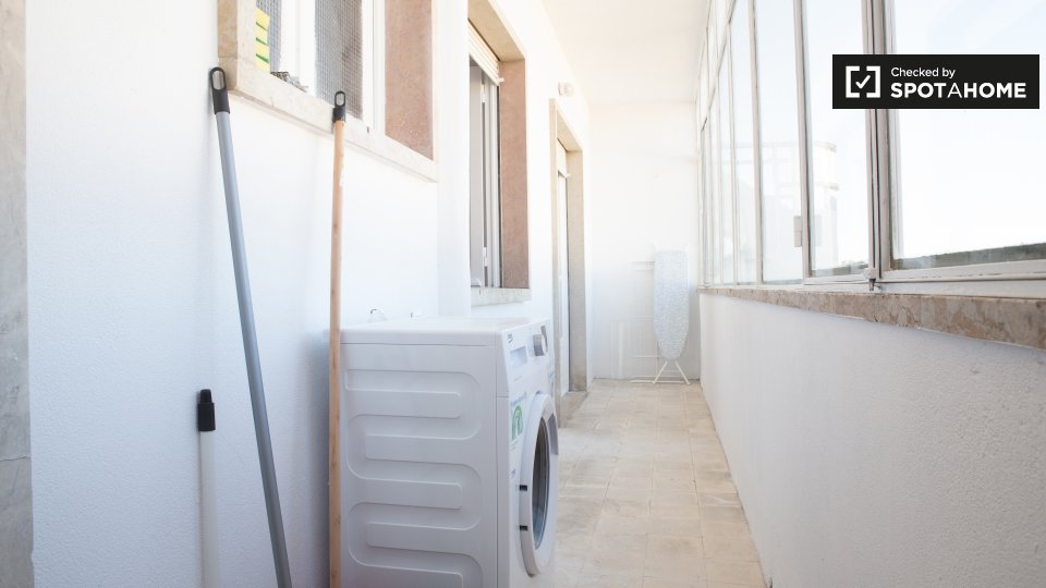 Apartment Lisbon, 5 beds, 100m² — photo 10
