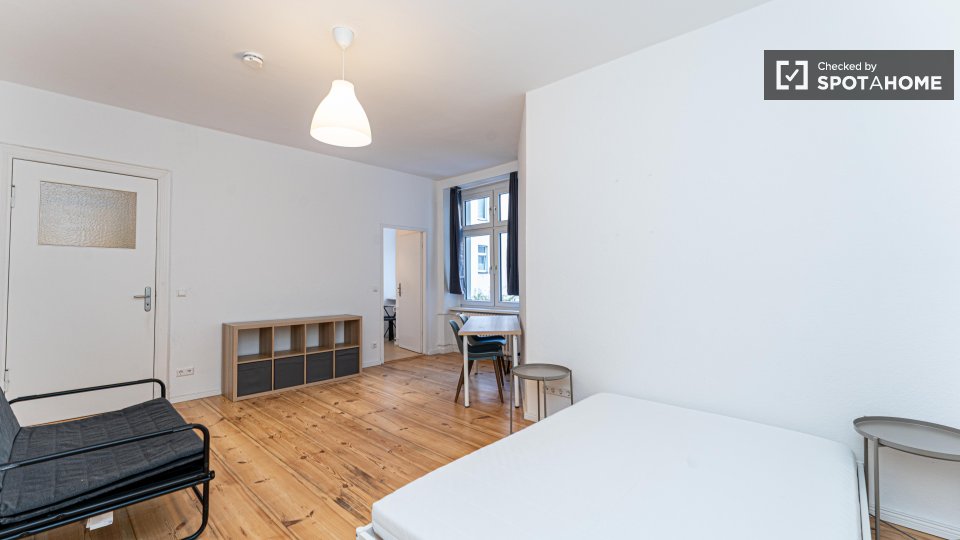 Apartment Berlin, 1 bed, 72m² — photo 1