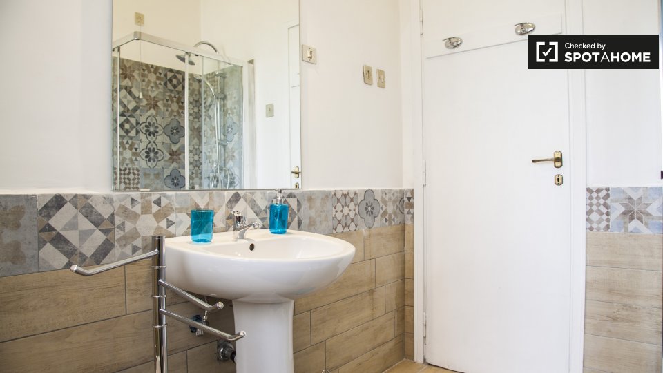 Double room Rome, 4 beds, 120m² — photo 13