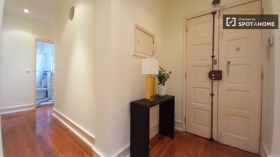 Apartment Lisbon, 3 beds, 120m² — photo 18
