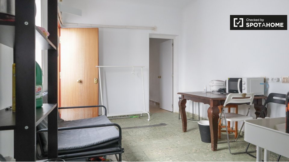 Double room Madrid, 3 beds, 70m² — photo 13