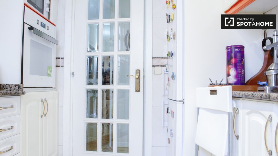 Double room Madrid, 3 beds, 100m² — photo 12