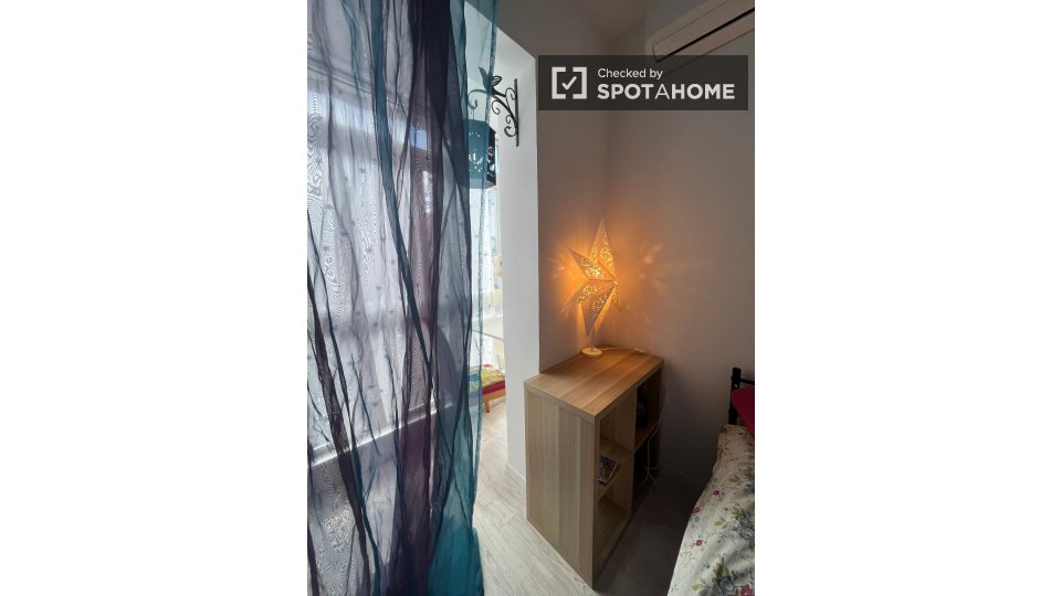 Double room Madrid, 4 beds — photo 12