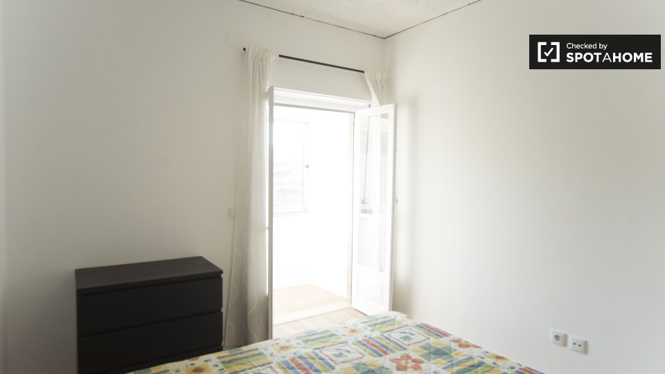 Double room Lisbon, 4 beds, 120m² — photo 4