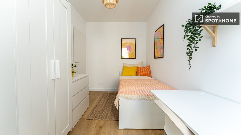 Double room Berlin, 5 beds, 80m² — photo 9