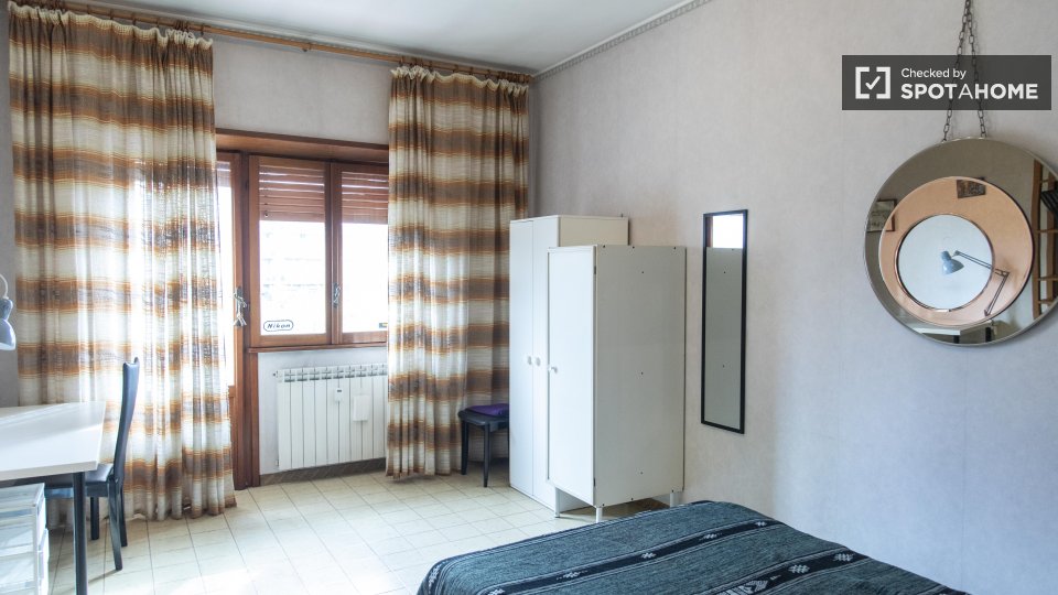 Double room Rome, 3 beds — photo 19