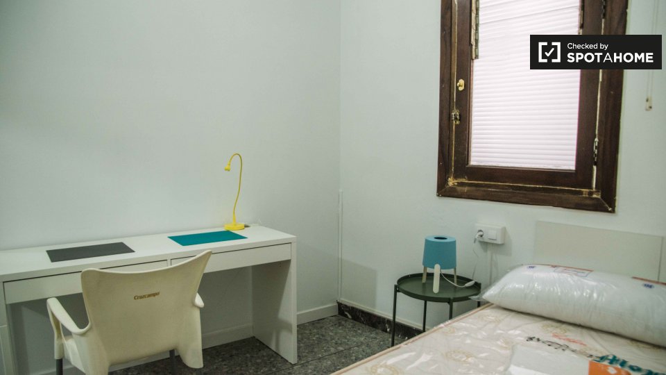 Double room Valencia, 10 beds, 300m² — photo 22