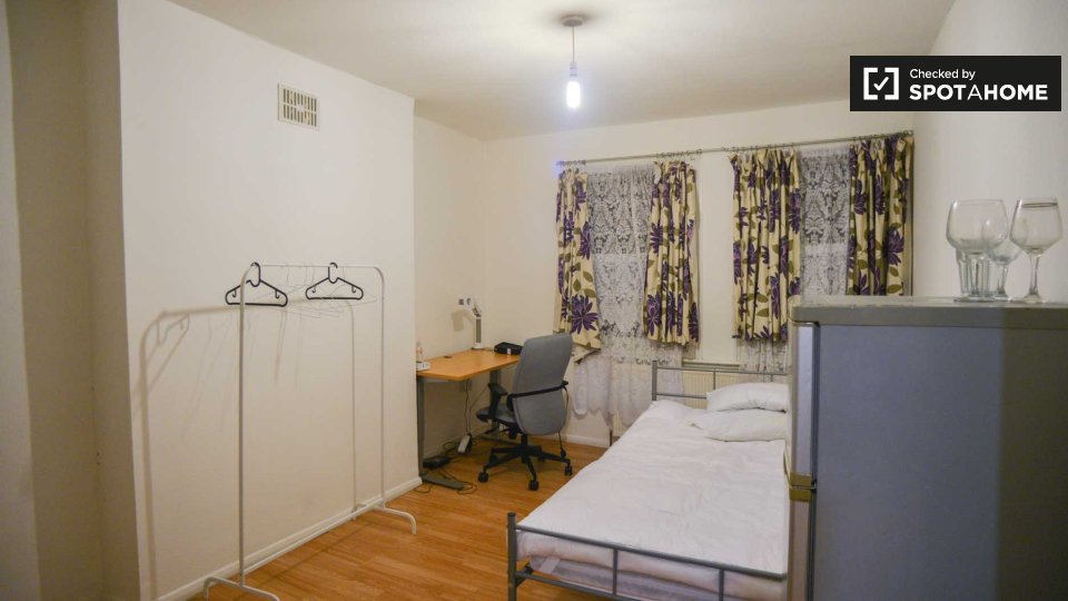 Double room London, 2 beds — photo 9