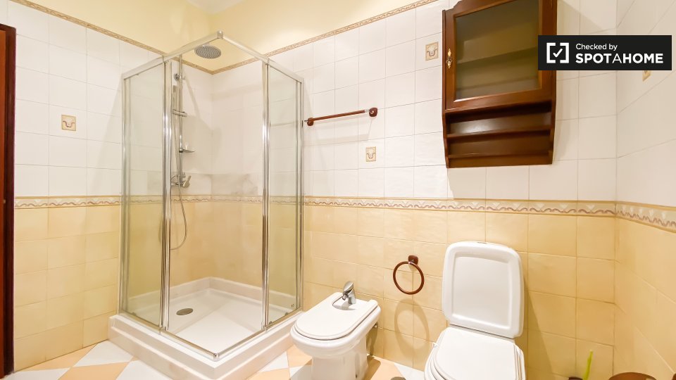 Apartment Lisbon, 4 beds — photo 15
