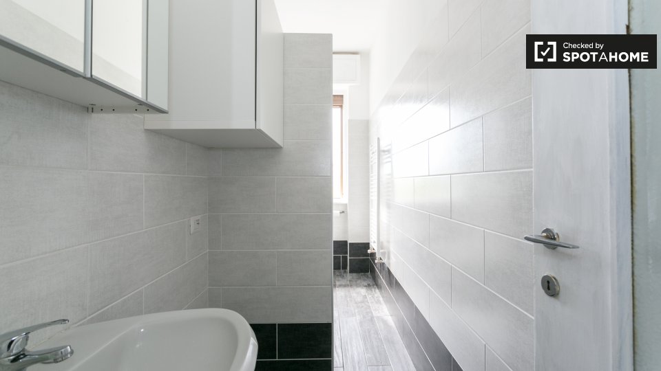 Double room Milan, 3 beds, 75m² — photo 12