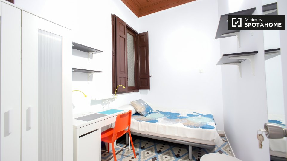 Double room Valencia, 10 beds, 300m² — photo 1