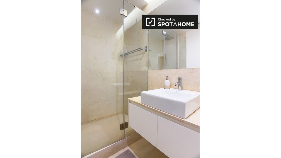 Apartment Lisbon, 1 bed, 90m² — photo 16