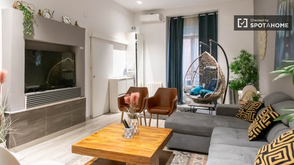 Piso de 5 habitaciones en alquiler en Embajadores, Madrid