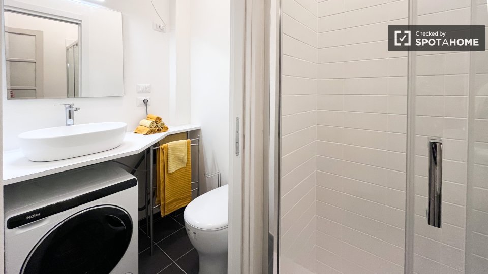 Double room Milan, 2 beds — photo 4