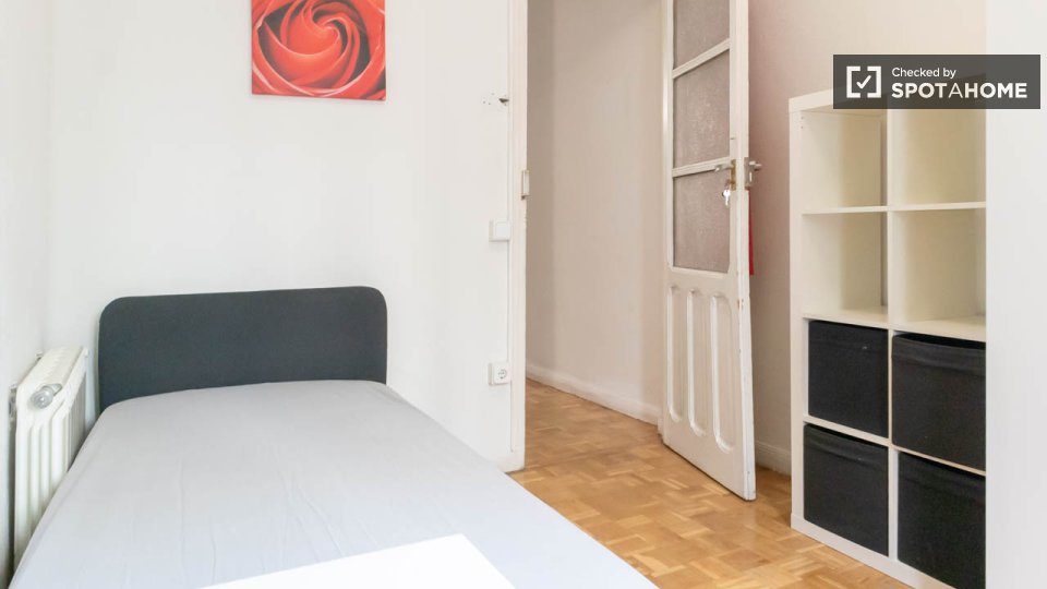 Double room Madrid, 5 beds — photo 18