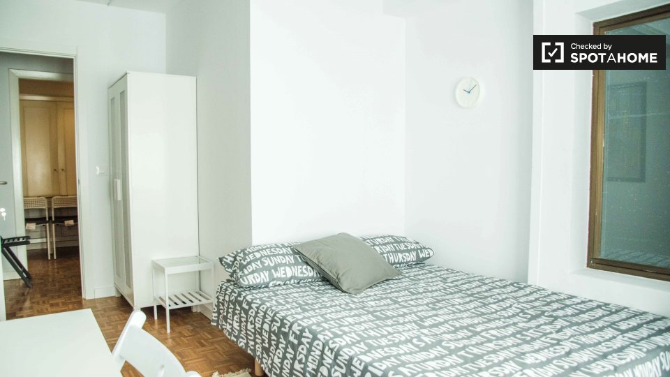 Double room Valencia, 6 beds, 140m² — photo 2