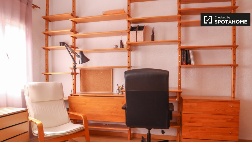 Double room Madrid, 3 beds, 79m² — photo 5