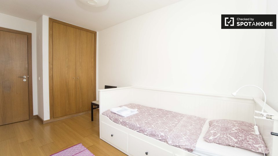Double room Lisbon, 3 beds, 80m² — photo 3