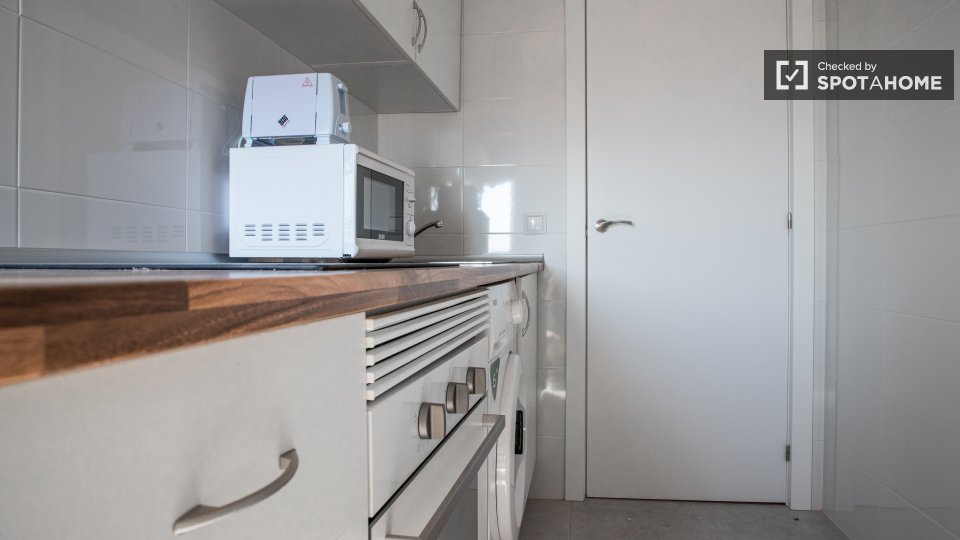 Double room Madrid, 3 beds, 57m² — photo 13