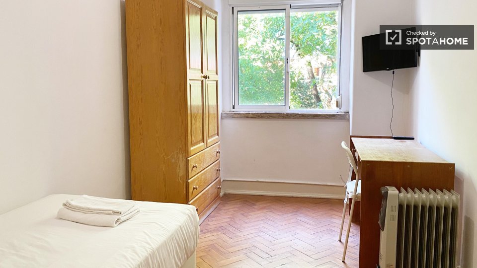 Double room Lisbon, 4 beds — photo 61
