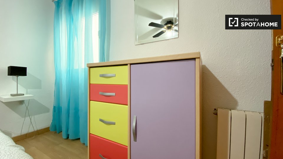 Double room Valencia, 3 beds, 75m² — photo 3