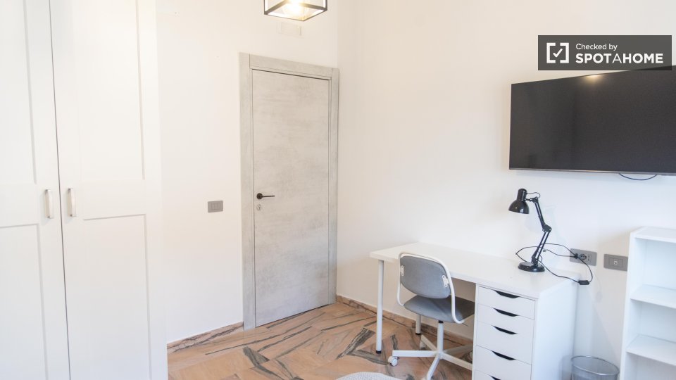 Double room Rome, 3 beds, 93m² — photo 36
