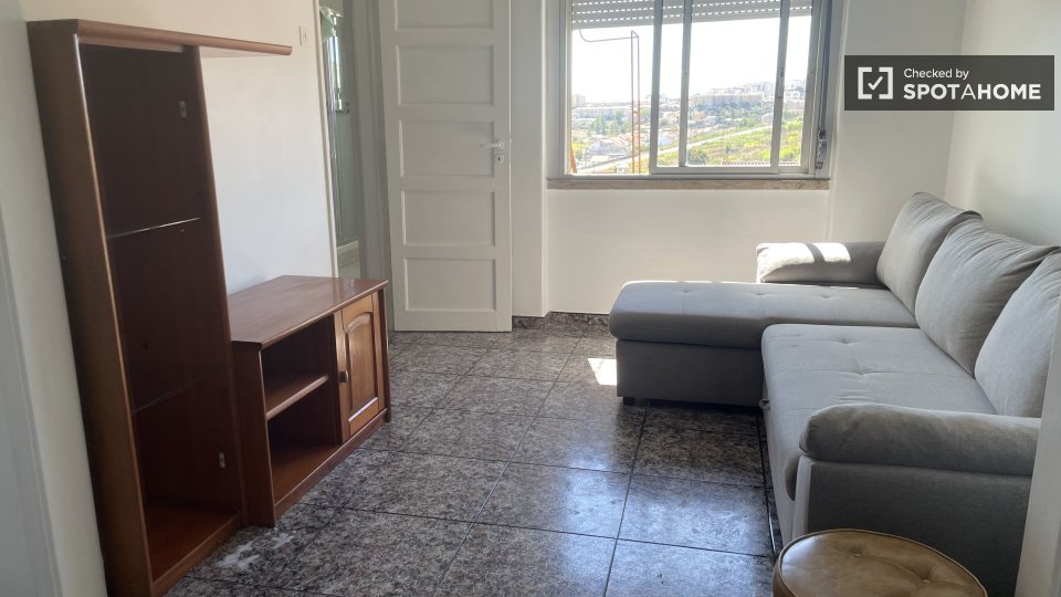 Double room Lisbon, 3 beds — photo 10