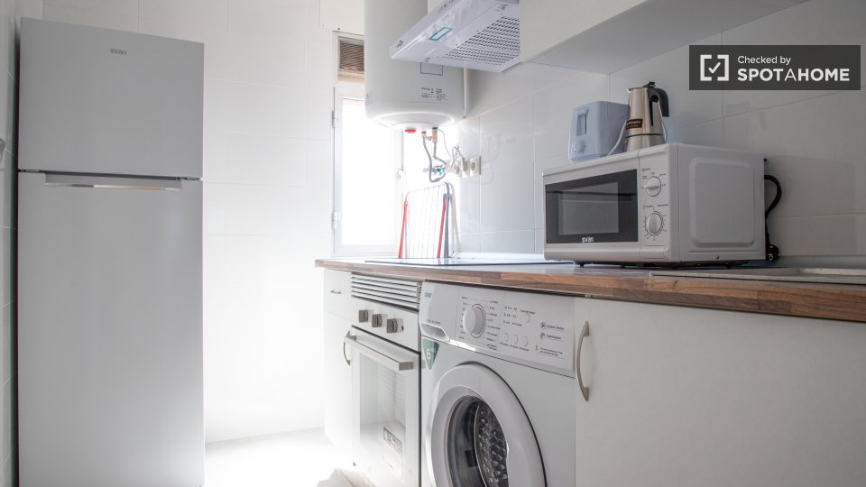 Double room Madrid, 3 beds, 57m² — photo 4