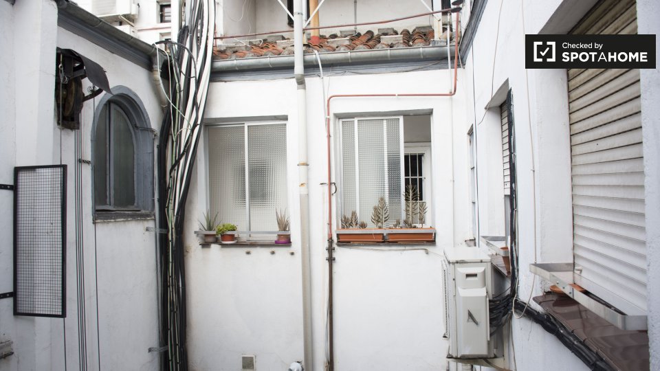 Double room Madrid, 5 beds, 150m² — photo 4