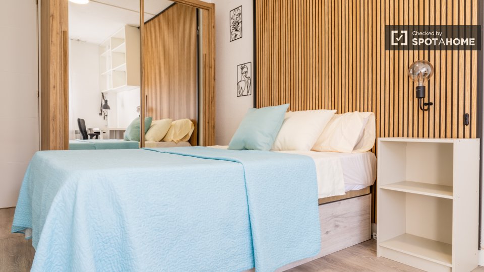 Double room Madrid, 5 beds, 101m² — photo 26