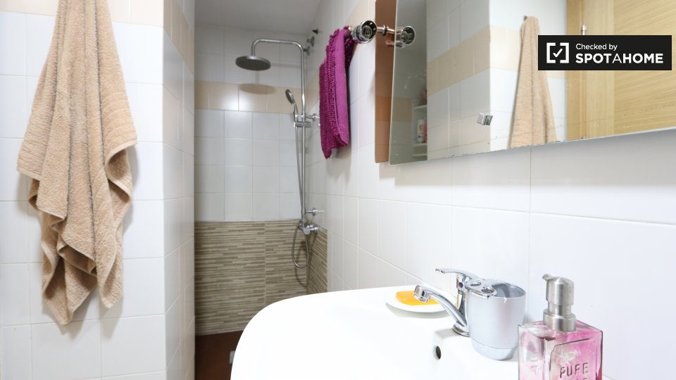 Double room Madrid, 3 beds, 62m² — photo 14