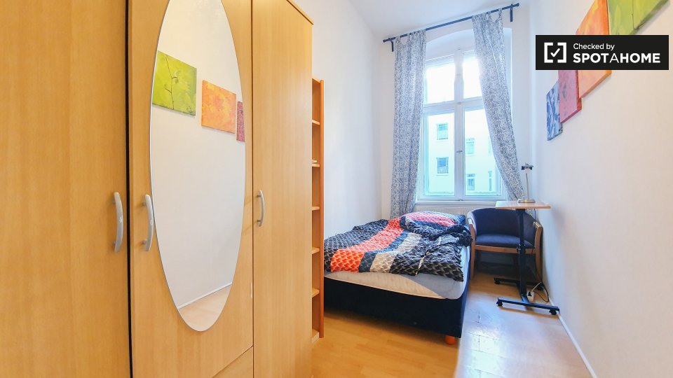 Double room Berlin, 3 beds, 55m² — photo 10